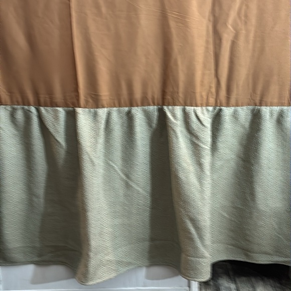 NWOT HiEnd Accents Arlington Bedskirt - Picture 5 of 6